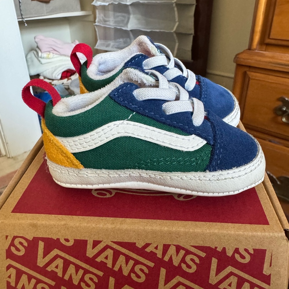 Vans Old Skool Crib baby sneaker -never worn